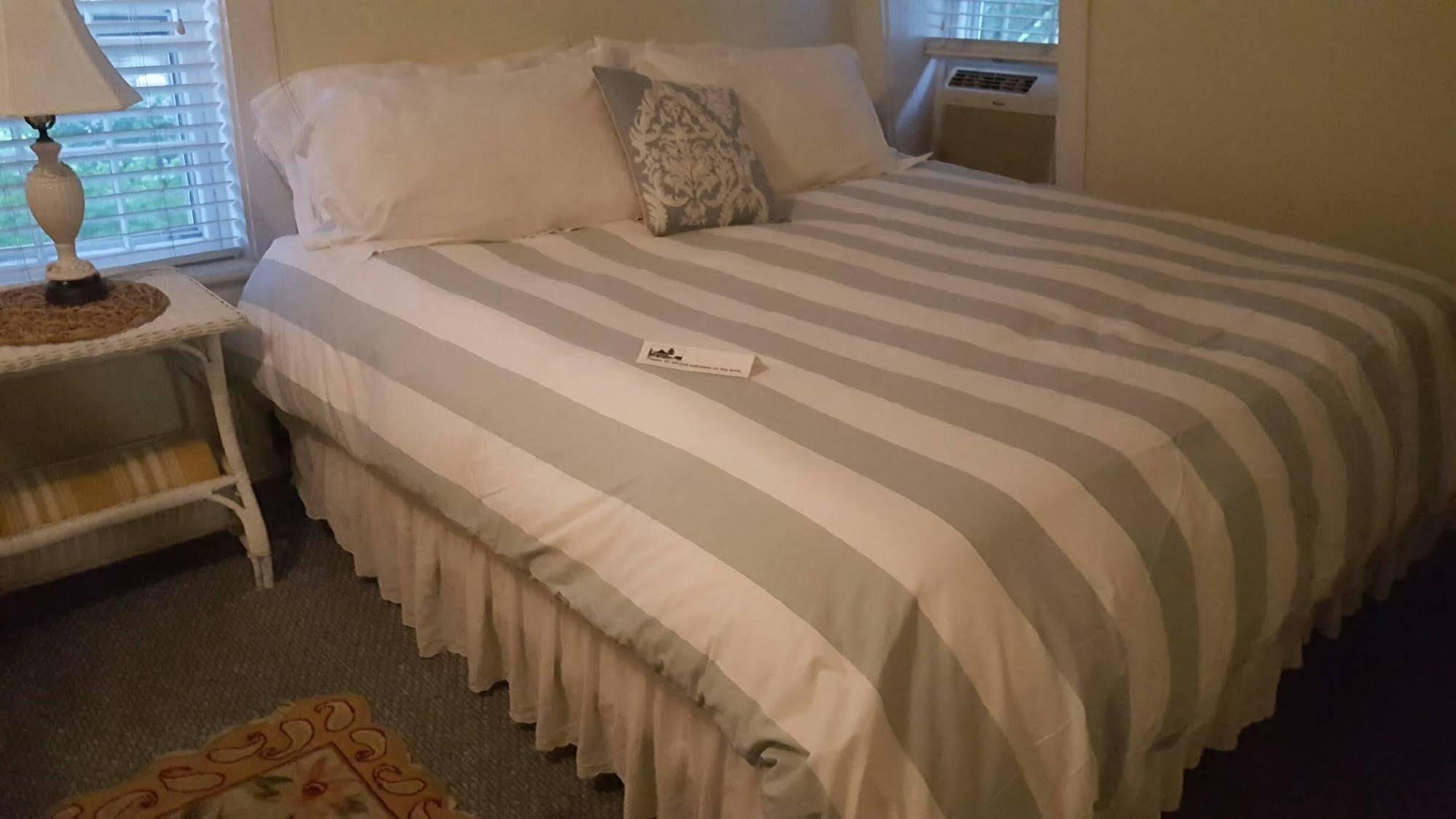 The 1720 House Bed & Breakfast วินยาร์ดเฮเวน ภายนอก รูปภาพ