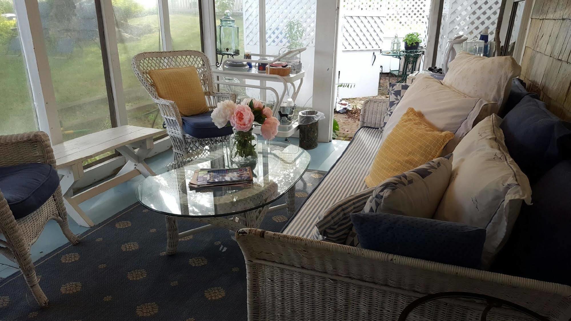 The 1720 House Bed & Breakfast วินยาร์ดเฮเวน ภายนอก รูปภาพ